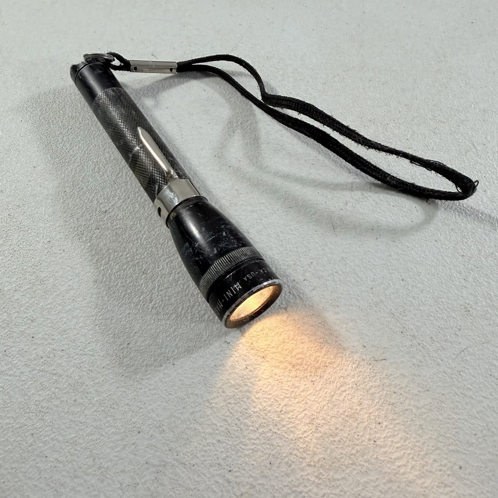 Mag-Lite Mini Incandescent Black Flashlight 2x AA Battery Aluminum USA TESTED